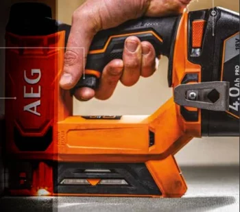 Степлер  B18CS10-0 AEG,18В, ширина 9,5мм, довжина 6,35-14,3мм, ємність 88шт, 1.4кг