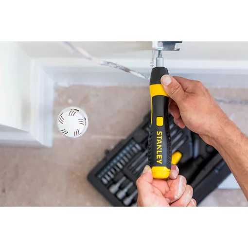 Бітотримач викруткового типу Pistol Grip Ratchet з храповим механізмом і набором з тридцяти семи біт STANLEY 0-63-038