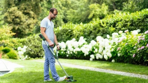 Тример садовий акумуляторний Bosch UniversalGrassCut 18V-260 1х2.5А·год 26см 2.3кг