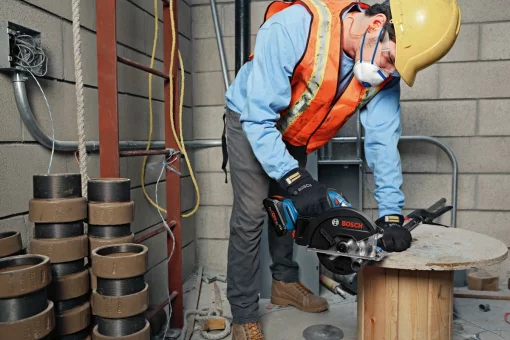 Пила дискова акумуляторна Bosch Professional GKM 18V-50 2х18В 5А·год 136мм 4250об/хв 2.2кг