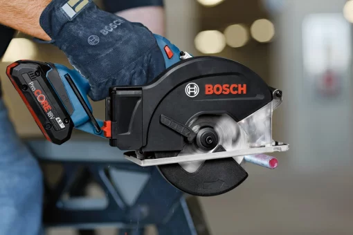 Пила дискова акумуляторна Bosch Professional GKM 18V-50 2х18В 5А·год 136мм 4250об/хв 2.2кг