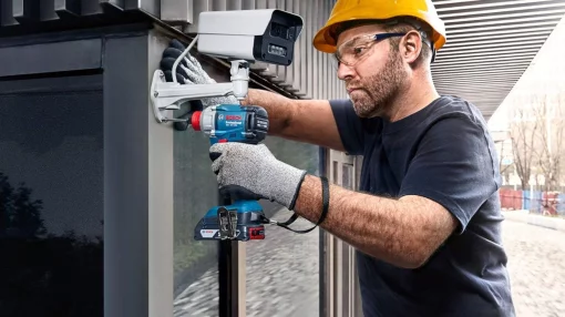 Гвинтоверт ударний акумуляторний Bosch Professional GDR 18V-215 18В АКБ 2х2А·год 215Нм 3800об/хв M6-M16 ЗП GAL18V-20 кейс 1кг