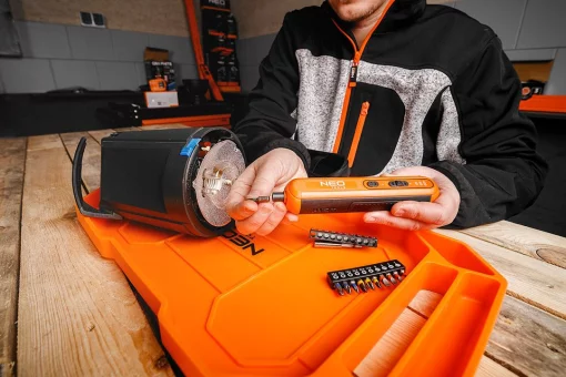 Викрутка акумуляторна Neo Tools 4В1Х1.5А·год 4.5Нм 230об/хв 20 біт кейс 0.23кг