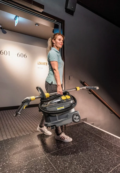 Пилосос професійний миючий Karcher Puzzi 8/1 Adv 1200Вт 270мБар контейнер 8/7л 8.6кг
