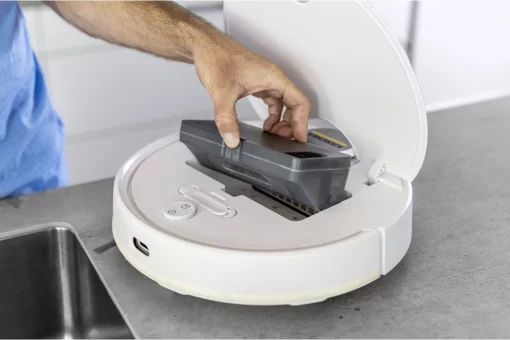 Робот-пилосос Karcher RCV 3, 400Вт, h=9.4см, вологе прибирання, конт пил -0.5л, вода -0.17л, автон. робота до 120хв, вага-3.7кг, НЕРА, білий