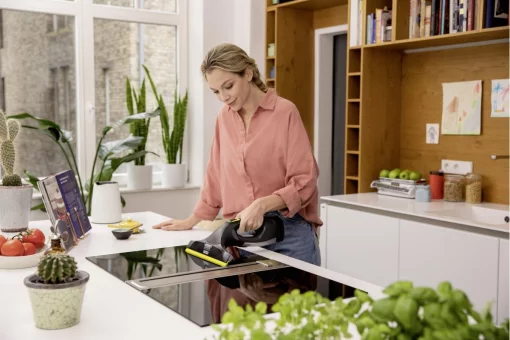 Пилосос Karcher віконний WV 5 Plus, вода -0.1л, автон. робота до 35хв, вага-0.7кг, чорний