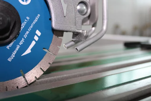 Електроплиткоріз 1800 мм 230В  довжина різу 1800 мм, автоматична подача