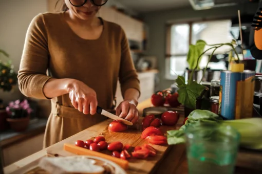 Кухонний ніж для томатів Fiskars Functional Form, 11.3см, нержавіюча сталь, пластик, чорний