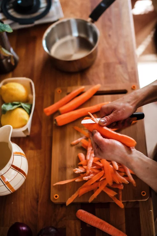 Кухонний ніж для овочів Fiskars Functional Form, прямий, 8см, нержавіюча сталь, пластик, чорний