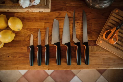 Кухонний ніж для овочів Fiskars Functional Form, прямий, 8см, нержавіюча сталь, пластик, чорний