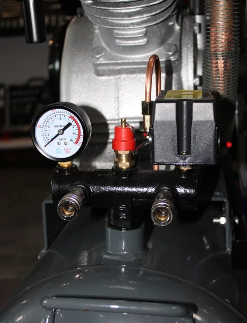 Компресор рес-120л 800/670л/хв 5,5кВт 10бар 380В 2 циліндри V-под.