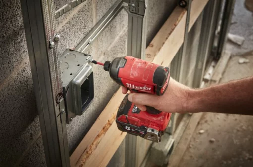 Винтоверт акумуляторний гідравлічний 1/4'' HEX MILWAUKEE, M18 FUEL FQID-502X, 50Нм (+ заряд. устройство, 2 аккум.Х 5Ач, кейс)