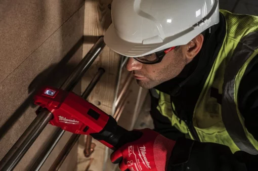 Акумуляторний труборіз по неіржав. сталі MILWAUKEE M12PCSS-202C (+2 акумулятори, зарядний пристрій, HD кейс)