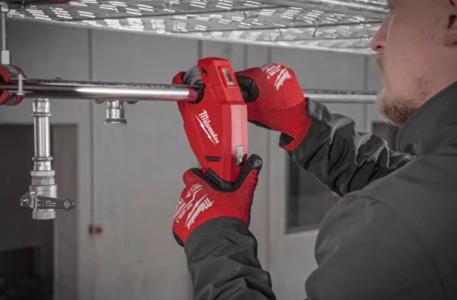 Акумуляторний труборіз по неіржав. сталі MILWAUKEE M12PCSS-202C (+2 акумулятори, зарядний пристрій, HD кейс)