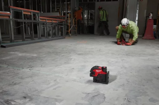 Нівелір лінійно-точковий лазерний акум. MILWAUKEE, M12 CLL4P-301C (+заряд. пристрій.,1акум.Х3Аг, кейс)