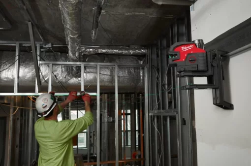 Нівелір лінійно-точковий лазерний акум. MILWAUKEE, M12 CLL4P-301C (+заряд. пристрій.,1акум.Х3Аг, кейс)