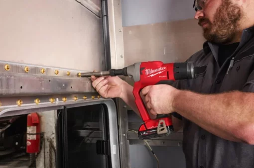 Заклепочник акумуляторний для замкових болтів MILWAUKEE M18 ONEFLT-0X, (Ø4,8-6,4мм) (каркас)