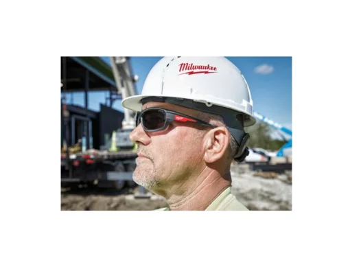 Окуляри захисні PERFORMANCE MILWAUKEE з покриттям AS/AF (затемнені)