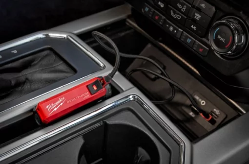 Акумулятор Li-Ion Повербанк 2,1А PPS-301 с зарядним пристроєм USB L4 MILWAUKEE 4932493335