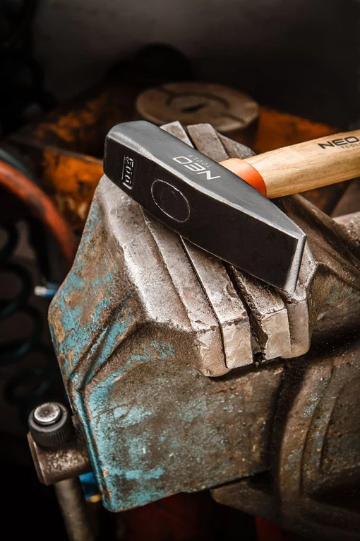 Молоток слюсарний Neo Tools 200г 28см руків'я дерев'яне з ясеню