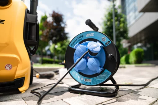 Подовжувач мережевий 2E 4хТип F, 3х1.5мм кв, 16A, на котушці, 20м, чорно-синій