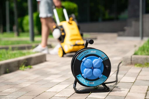 Подовжувач мережевий 2E 4хТип F, 3х1.5мм кв, 16A, на котушці, 20м, чорно-синій