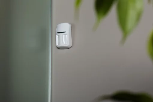 Датчик руху та розбиття скла типу "штора" U-Prox PIR Combi VB White, бездротовий, білий