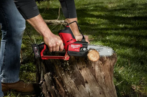 Пила ланцюгова акумуляторна Milwaukee M12 FUEL FHS-602X 12В 2х6А·год шина 15см кейс 1.9кг