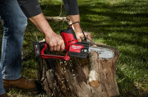 Пила ланцюгова акумуляторна Milwaukee M12 FUEL FHS-602X 12В 2х6А·год шина 15см кейс 1.9кг