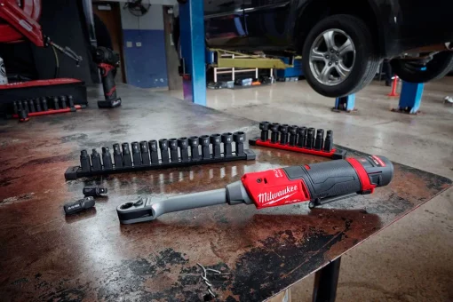 Гайковерт ударний кутовий акумуляторний Milwaukee M12 FPTR-0 12В 81Нм 350об/хв +набір приладдя 1.2кг без АКБ та ЗП