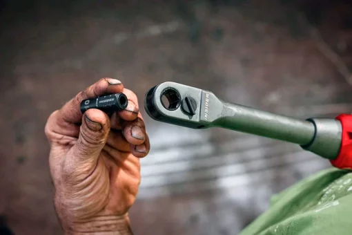 Гайковерт ударний кутовий акумуляторний Milwaukee M12 FPTR-0 12В 81Нм 350об/хв +набір приладдя 1.2кг без АКБ та ЗП