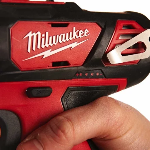Шурупокрут-дриль акумуляторний Milwaukee M12 BPD-202C 12В 2х2А·год 30Нм 0·1500об/хв ЗП C12C жилет кейс 1.2кг