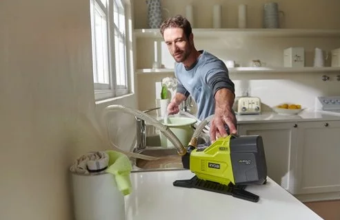 Насос для води акумуляторний Ryobi ONE+ R18TP-0 18В 1500л/год висота перекачування 14м захист сухого ходу 1.4кг без АКБ та ЗП