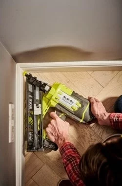 Цвяхозабивач акумуляторний Ryobi ONE+ R15GN18-0 18В цвяхи 24-64мм 3.1кг без АКБ та ЗП