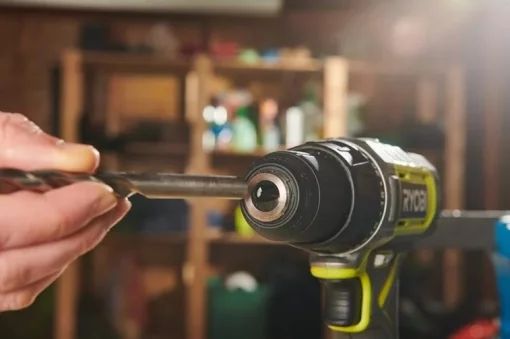 Шурупокрут-дриль акумуляторний Ryobi ONE+ RDD18-2C415S 18В 1х4А·год 1х1.5А·год ЗП 52Нм 450·1750об/хв 1.3кг сумка