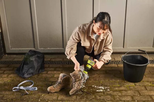 Щітка акумуляторна Ryobi USB Lithium RSCR4-120G 4В 2А·год диск 5см 200/300об/хв IPX7 0.49кг