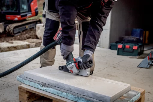 Шліфмашина кутова акумуляторна Metabo WVB 18 LT BL 11-125 Quick 125мм 18В 2х5.5А·год 2800-10000об/хв 1.8кг