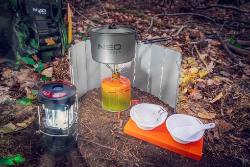 Ліхтар кемпінговий на батарейках Neo Tools, ААх3, 200лм, 3Вт, 3 функції освітлення, 3 магніти в підставці, червоне сигнальне світло