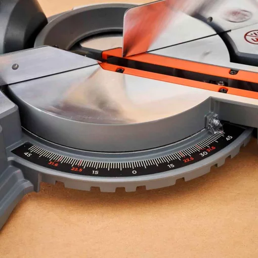 Пила торцювальна мережева BLACK+DECKER BES702