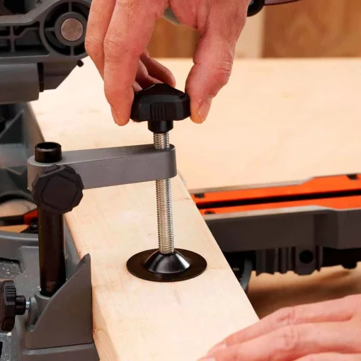 Пила торцювальна мережева BLACK+DECKER BES702