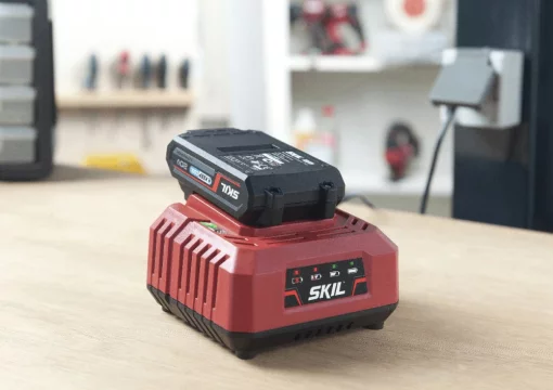Зарядний пристрій SKIL CR1E3122 AA 20В 2.4А 0.52кг