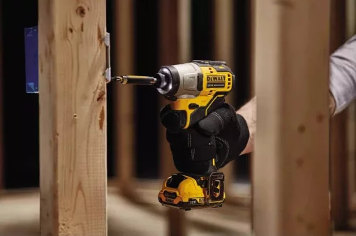 Шурупокрут акумуляторний DeWalt XR Li-Ion 12В 8Нм 0.68кг
