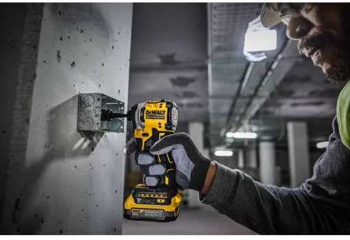 Набір з двох інструментів безщіткових DeWALT DCK2051H2T