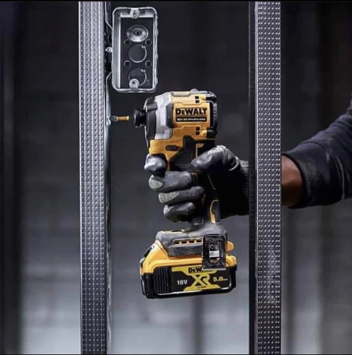 Набір з двох інструментів безщіткових DeWALT DCK2051E2T
