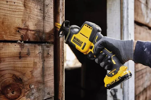 Пила шабельна акумуляторна DeWalt XR Li-lon 10.8/12В пропил 90мм 0-2800ход/хв 16мм 1.38кг без АКБ та ЗП