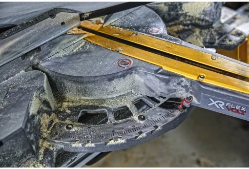 Пила торцювальна акумуляторна безщіткова DeWALT DCS727N