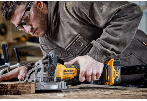 Фрезер акумуляторний безщітковий DeWALT DCW682N