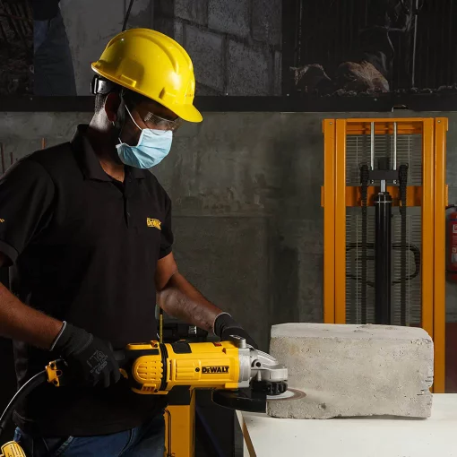 Шліфмашина кутова - болгарка мережева DeWALT DWE4579