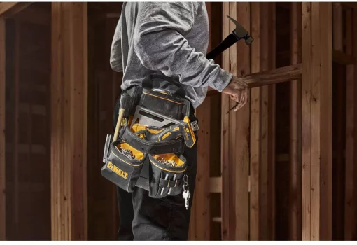 Професійна сумка для інструментів з ременем DeWALT DWST40201-1