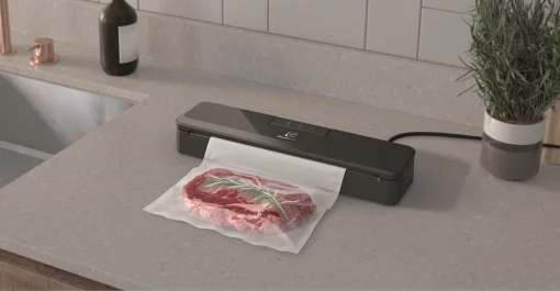 Вакууматор Electrolux для рулонів, пакетів і контейнерів, 80Вт, 30см, електронне керування, +10 пакетів, пластик, чорний